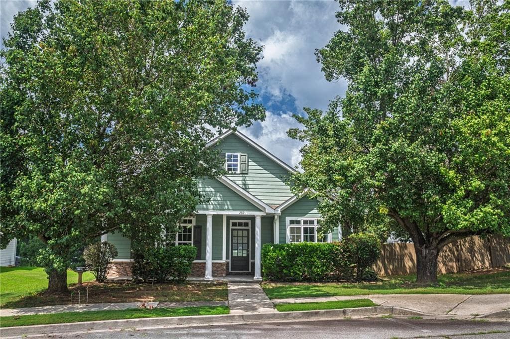 4 bedroom, 2 bathroom, 1,905 sq ft single family residence for sale at 282 Monarch Village Way, Stockbridge, GA 30281