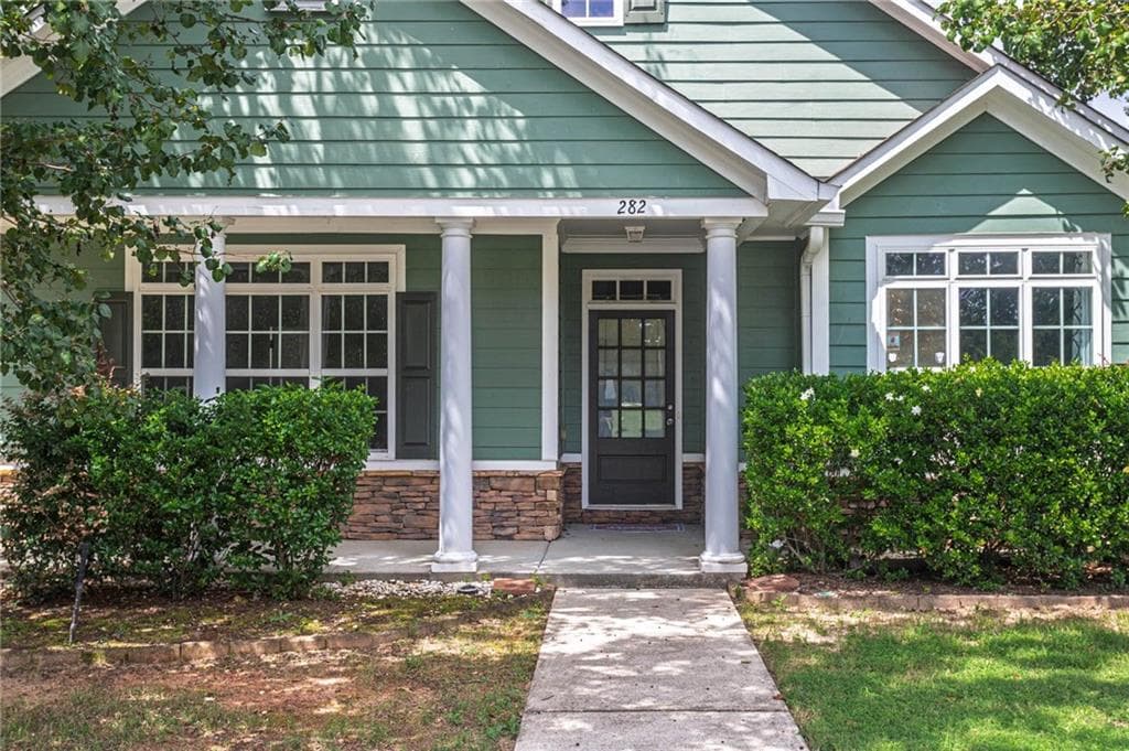 4 bedroom, 2 bathroom, 1,905 sq ft single family residence for sale at 282 Monarch Village Way, Stockbridge, GA 30281 — photo 2