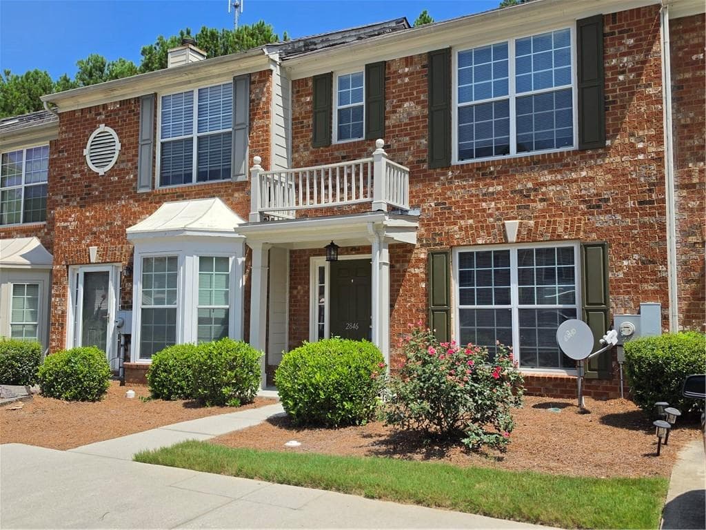 2 bedroom, 3 bathroom, 1,492 sq ft townhouse under contract at 2846 Parkway Close, Lithonia, GA 30058 — photo 2