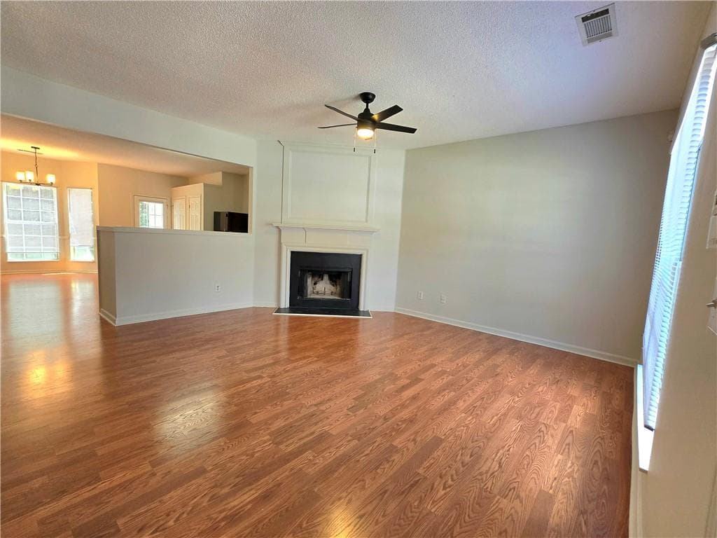 2 bedroom, 3 bathroom, 1,492 sq ft townhouse under contract at 2846 Parkway Close, Lithonia, GA 30058 — photo 3