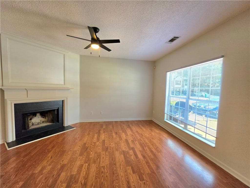 2 bedroom, 3 bathroom, 1,492 sq ft townhouse under contract at 2846 Parkway Close, Lithonia, GA 30058 — photo 4