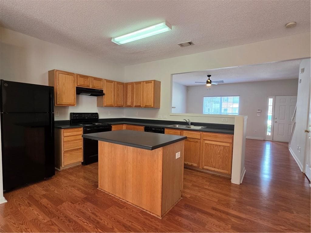 2 bedroom, 3 bathroom, 1,492 sq ft townhouse under contract at 2846 Parkway Close, Lithonia, GA 30058 — photo 7