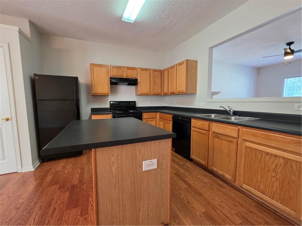 2 bedroom, 3 bathroom, 1,492 sq ft townhouse under contract at 2846 Parkway Close, Lithonia, GA 30058 — photo 8