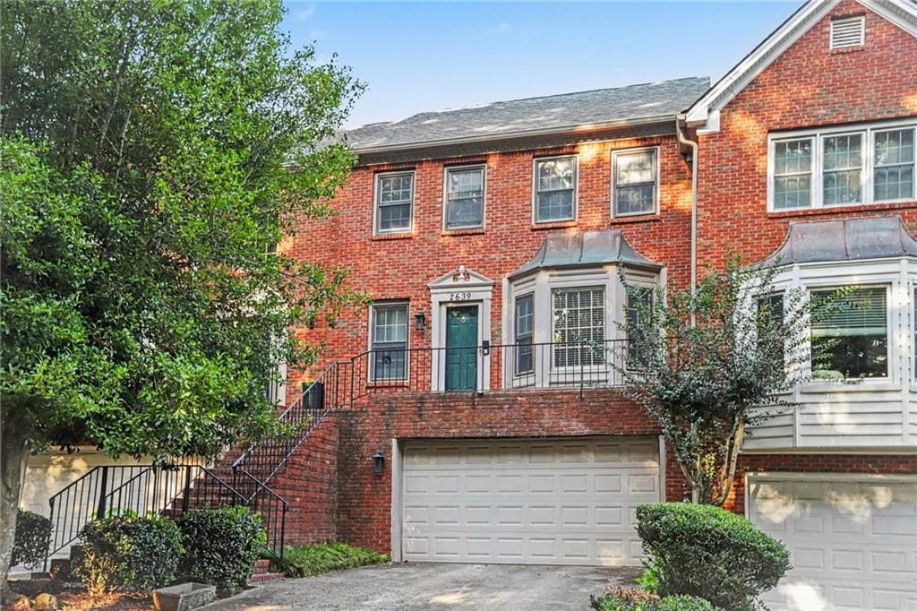 3 bedroom, 3 bathroom, 1,660 sq ft townhouse for sale at 2639 Salem Crossing, Tucker, GA 30084 — photo 2