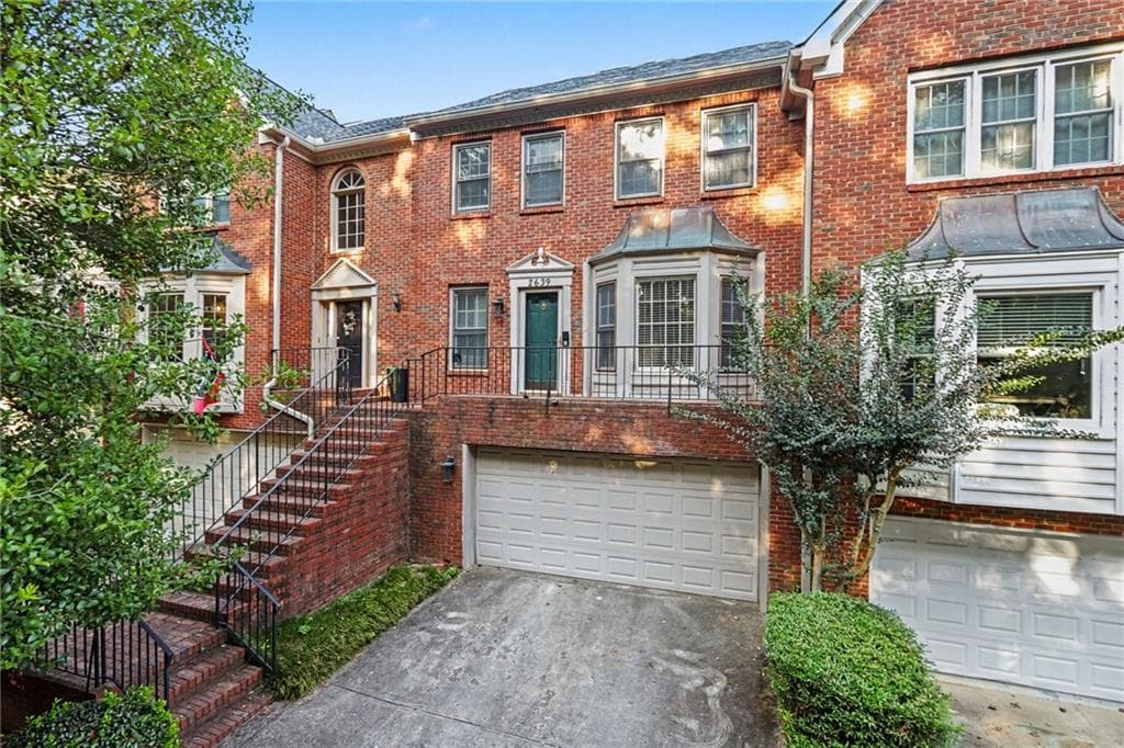 3 bedroom, 3 bathroom, 1,660 sq ft townhouse for sale at 2639 Salem Crossing, Tucker, GA 30084 — photo 3
