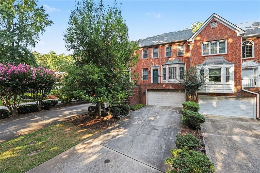 3 bedroom, 3 bathroom, 1,660 sq ft townhouse for sale at 2639 Salem Crossing, Tucker, GA 30084 — photo 4