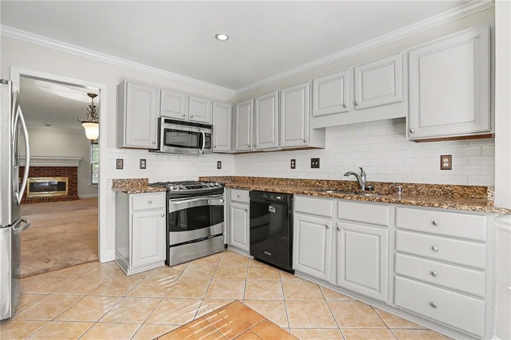 3 bedroom, 3 bathroom, 1,660 sq ft townhouse for sale at 2639 Salem Crossing, Tucker, GA 30084 — photo 8