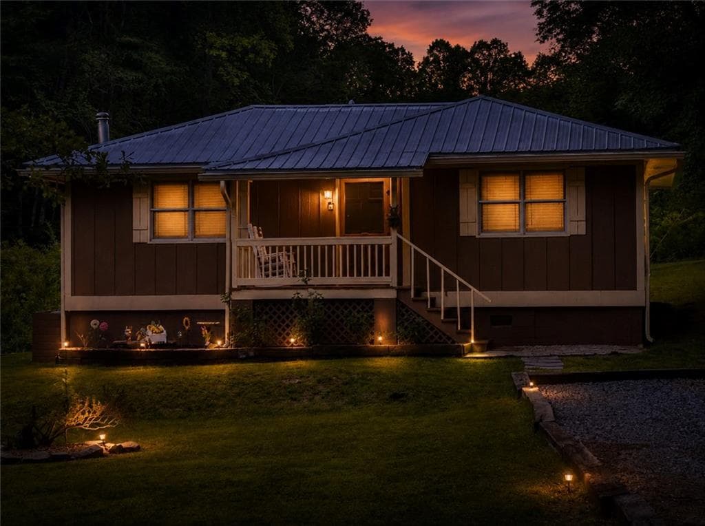 2 bedroom, 1 bathroom, 756 sq ft single family residence for sale at 7932 Highway 75 Alt, Helen, GA 30545