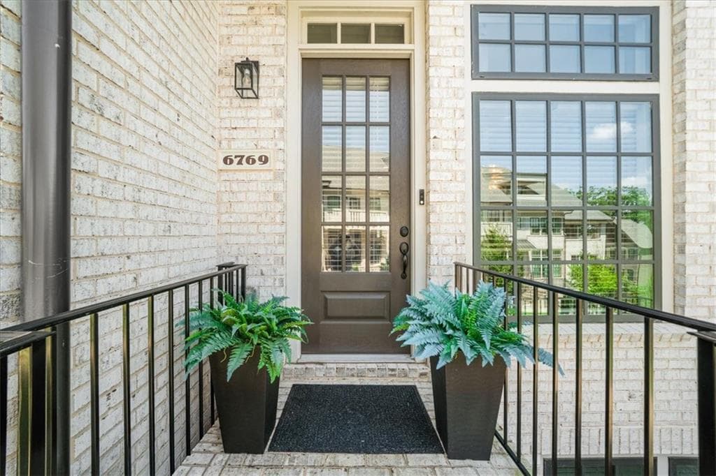 3 bedroom, 4 bathroom, 2,258 sq ft townhouse for sale at 6769 Prelude Drive, Sandy Springs, GA 30328 — photo 2