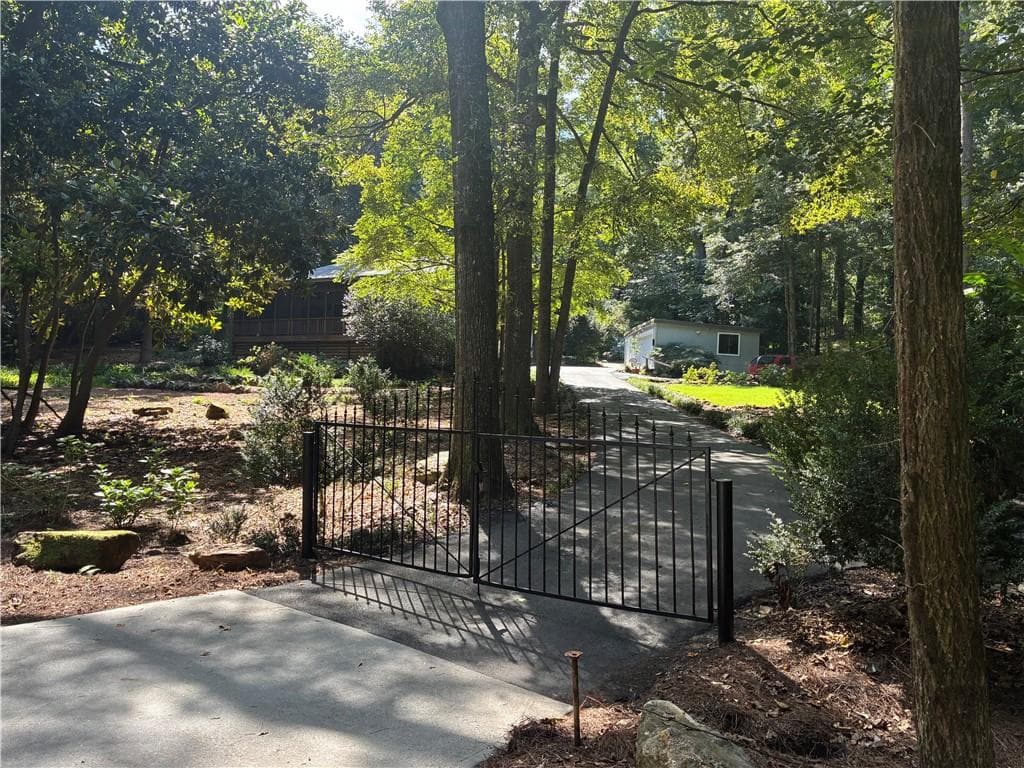 4 bedroom, 4 bathroom, 3,766 sq ft single family residence for sale at 655 Mays Road, Stockbridge, GA 30281 — photo 2