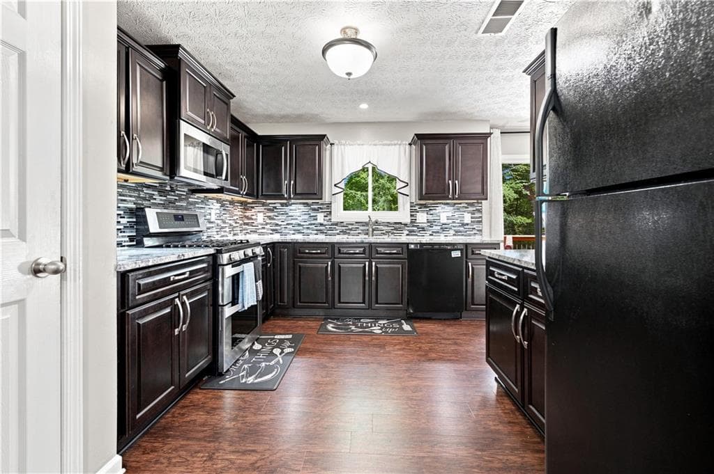 4 bedroom, 4 bathroom, 2,082 sq ft single family residence for sale at 1603 Eagle Drive, Woodstock, GA 30189 — photo 6