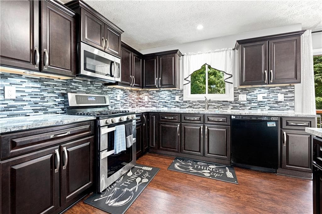4 bedroom, 4 bathroom, 2,082 sq ft single family residence for sale at 1603 Eagle Drive, Woodstock, GA 30189 — photo 5