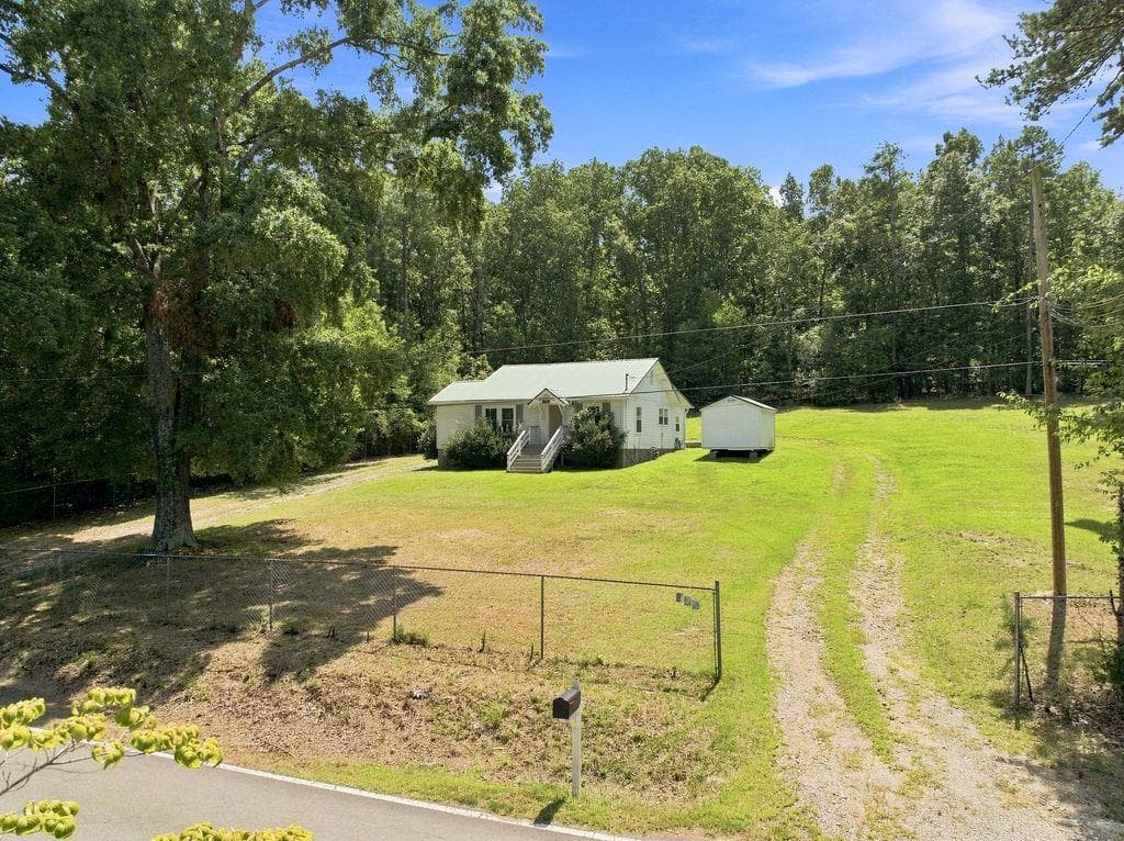 2 bedroom, 1 bathroom, 1,086 sq ft single family residence under contract at 244 Pleasant Valley Road, Silver Creek, GA 30173 — photo 3
