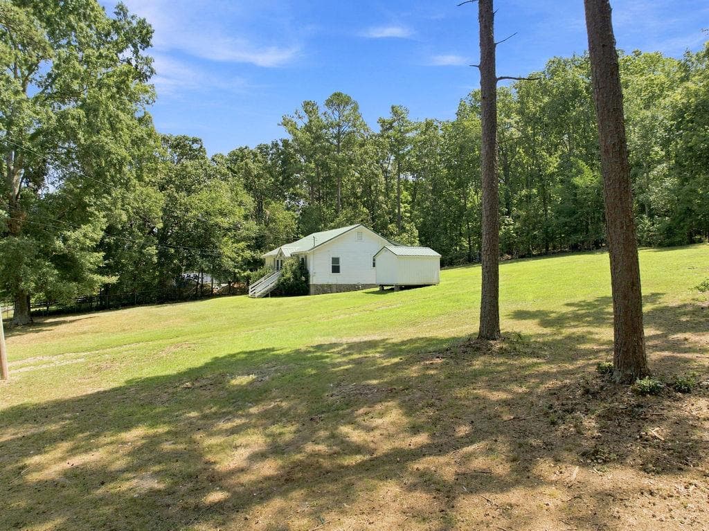2 bedroom, 1 bathroom, 1,086 sq ft single family residence under contract at 244 Pleasant Valley Road, Silver Creek, GA 30173 — photo 4