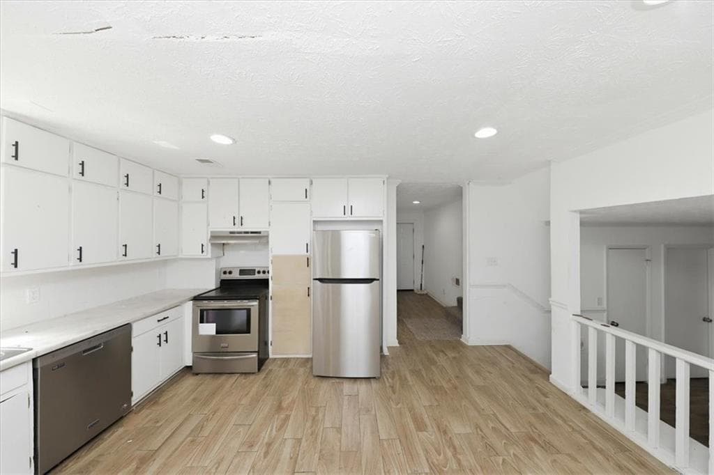 4 bedroom, 3 bathroom, 1,631 sq ft single family residence for sale at 6326 Steepleridge Court, Riverdale, GA 30296 — photo 6