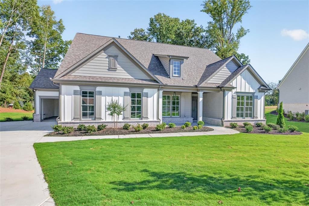 4 bedroom, 3 bathroom, 2,542 sq ft single family residence for sale at 4767 E Reed Road, Gainesville, GA 30507 — photo 2