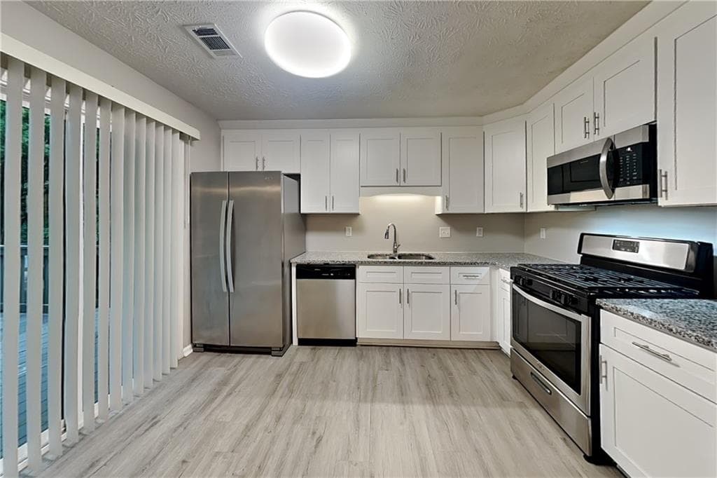 3 bedroom, 2 bathroom, 2,010 sq ft single family residence for rent at 4841 Chapelle Court, Marietta, GA 30066 for $2,190 a month — photo 3