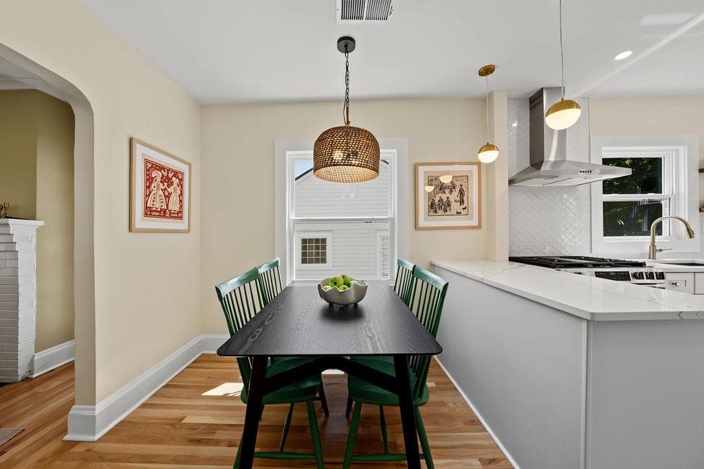 2 bedroom, 1 bathroom, 936 sq ft single family residence for sale at 804 Berkeley Avenue, Atlanta, GA 30318 — photo 3