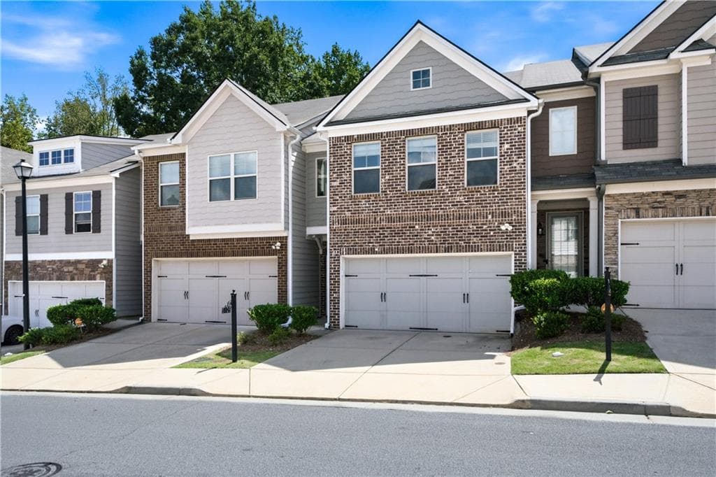 3 bedroom, 3 bathroom, 2,136 sq ft townhouse for sale at 5825 Radford Loop, Fairburn, GA 30213 — photo 1 of 34
