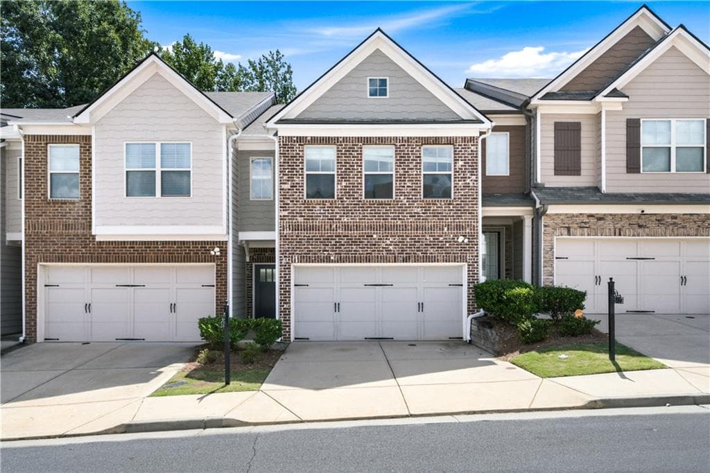 3 bedroom, 3 bathroom, 2,136 sq ft townhouse for sale at 5825 Radford Loop, Fairburn, GA 30213 — photo 2