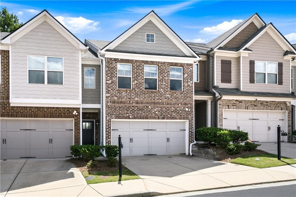 3 bedroom, 3 bathroom, 2,136 sq ft townhouse for sale at 5825 Radford Loop, Fairburn, GA 30213 — photo 3