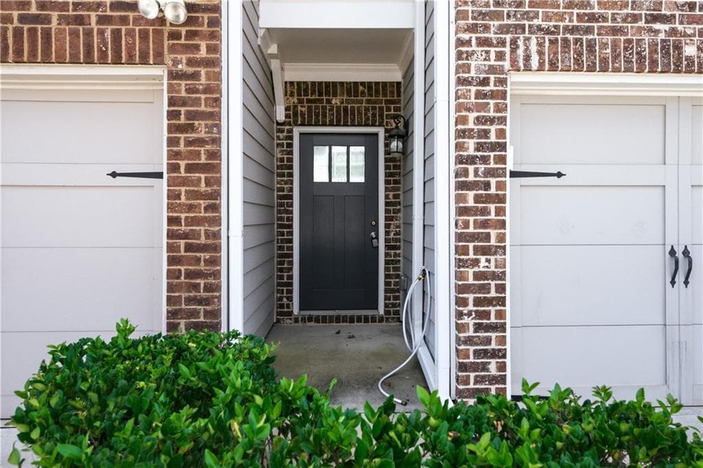 3 bedroom, 3 bathroom, 2,136 sq ft townhouse for sale at 5825 Radford Loop, Fairburn, GA 30213 — photo 4