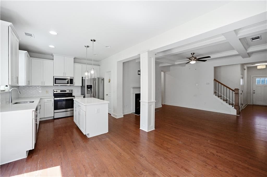 3 bedroom, 3 bathroom, 2,136 sq ft townhouse for sale at 5825 Radford Loop, Fairburn, GA 30213 — photo 10