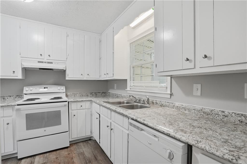 duplex for sale at 5342 Ridgemere Court, Stone Mountain, GA 30083 — photo 7