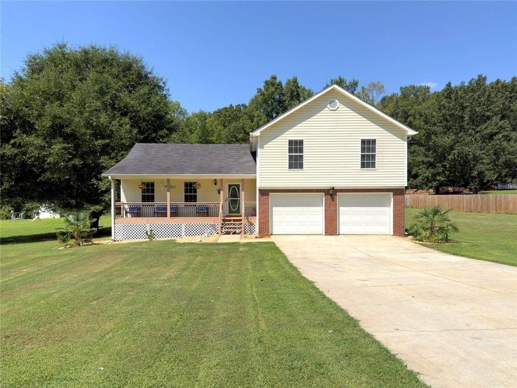 3 bedroom, 3 bathroom, 1,990 sq ft single family residence for sale at 368 Cattlemans Circle Circle, Mcdonough, GA 30252