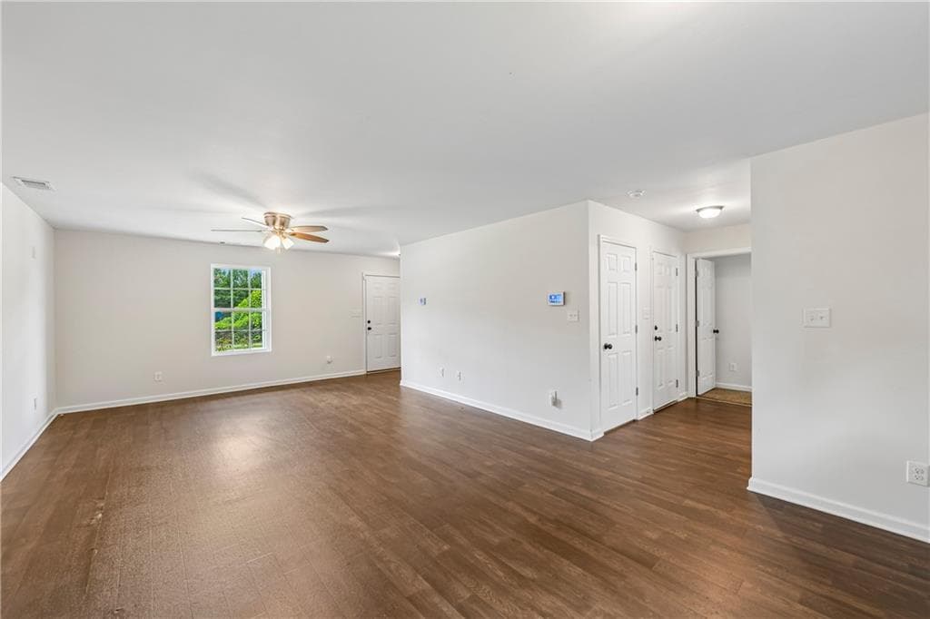 4 bedroom, 2 bathroom, 1,693 sq ft single family residence for sale at 2112 Rosemary Way, Gainesville, GA 30507 — photo 3