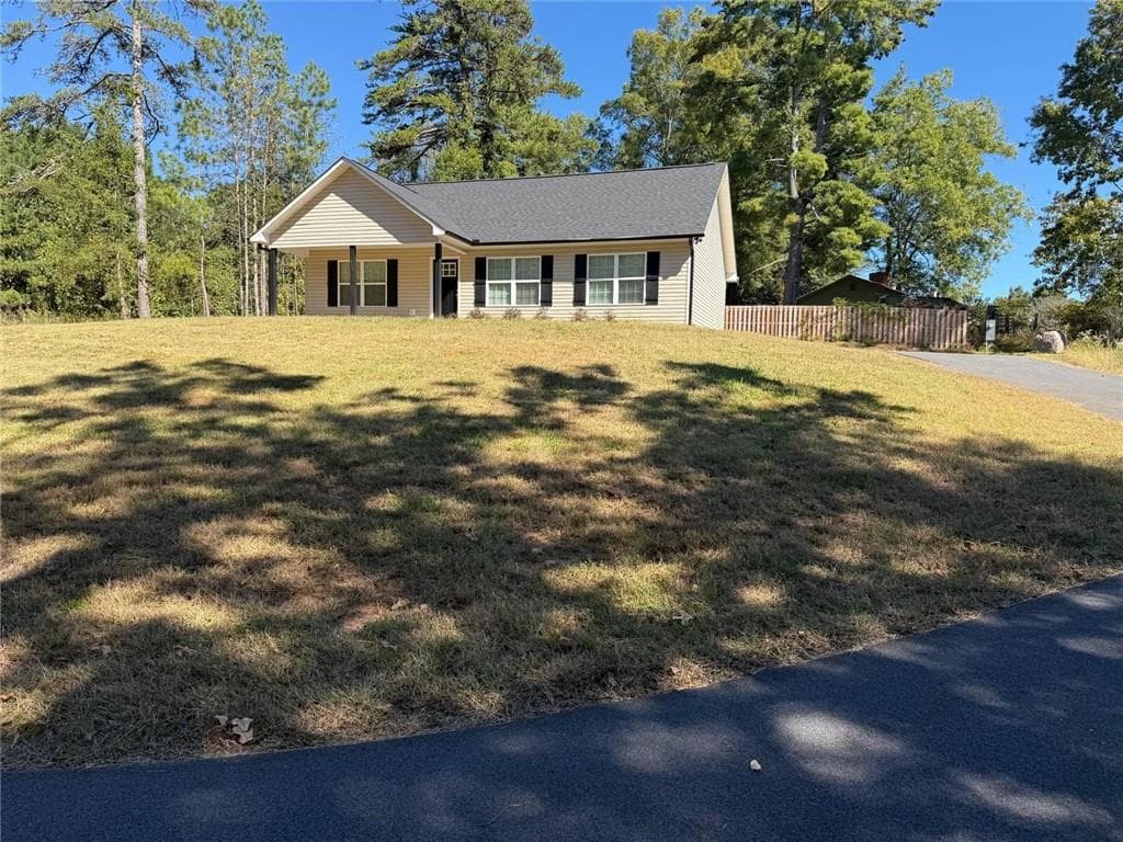 3 bedroom, 2 bathroom, 1,178 sq ft single family residence for rent at 635 Ben Higgins Road, Dahlonega, GA 30533 for $1,950 a month — photo 1 of 49