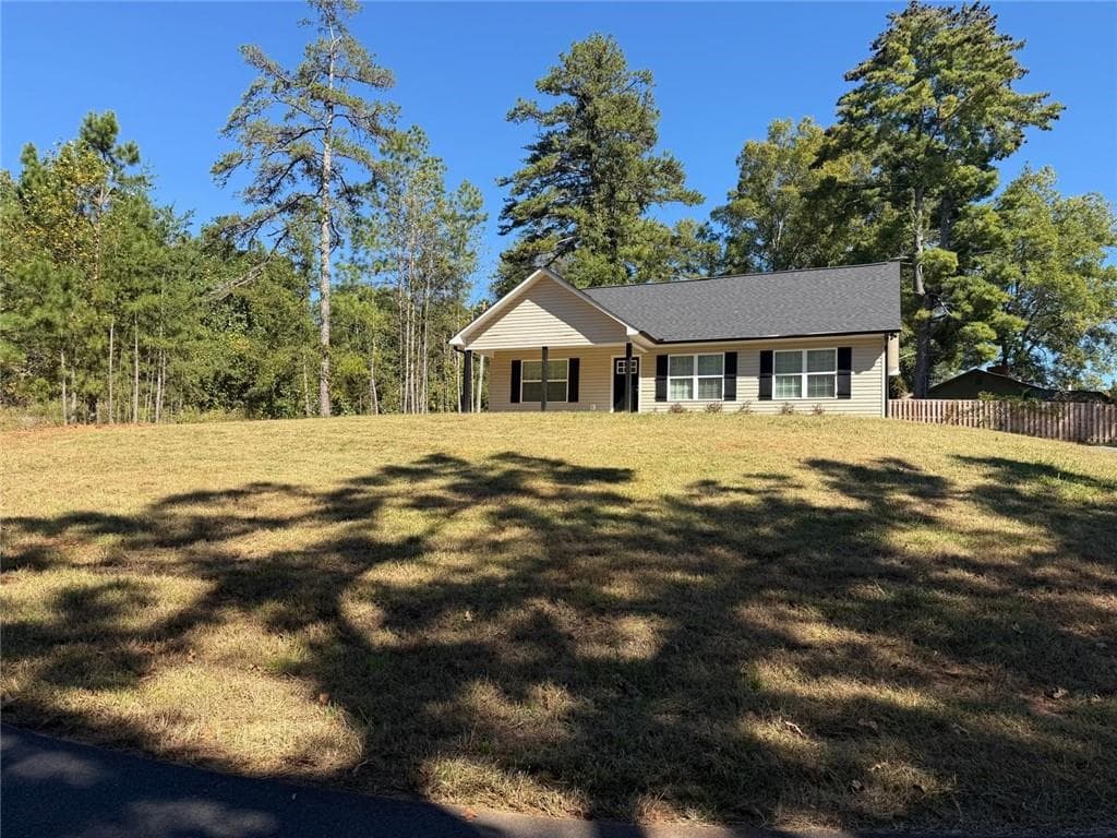 3 bedroom, 2 bathroom, 1,178 sq ft single family residence for rent at 635 Ben Higgins Road, Dahlonega, GA 30533 for $1,950 a month — photo 2