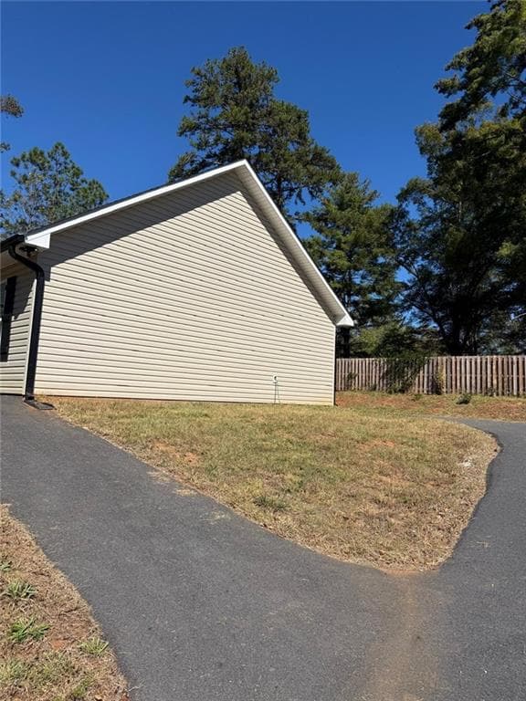 3 bedroom, 2 bathroom, 1,178 sq ft single family residence for rent at 635 Ben Higgins Road, Dahlonega, GA 30533 for $1,950 a month — photo 5