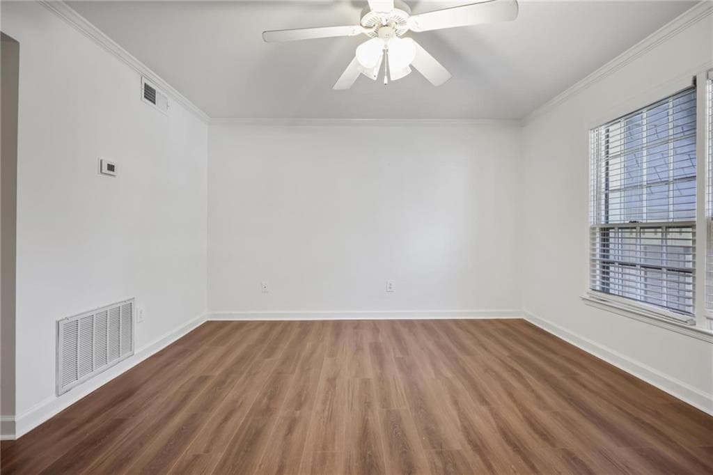 2 bedroom, 2 bathroom, 1,100 sq ft townhouse for sale at 122 Woodmere Square, Atlanta, GA 30327 — photo 9