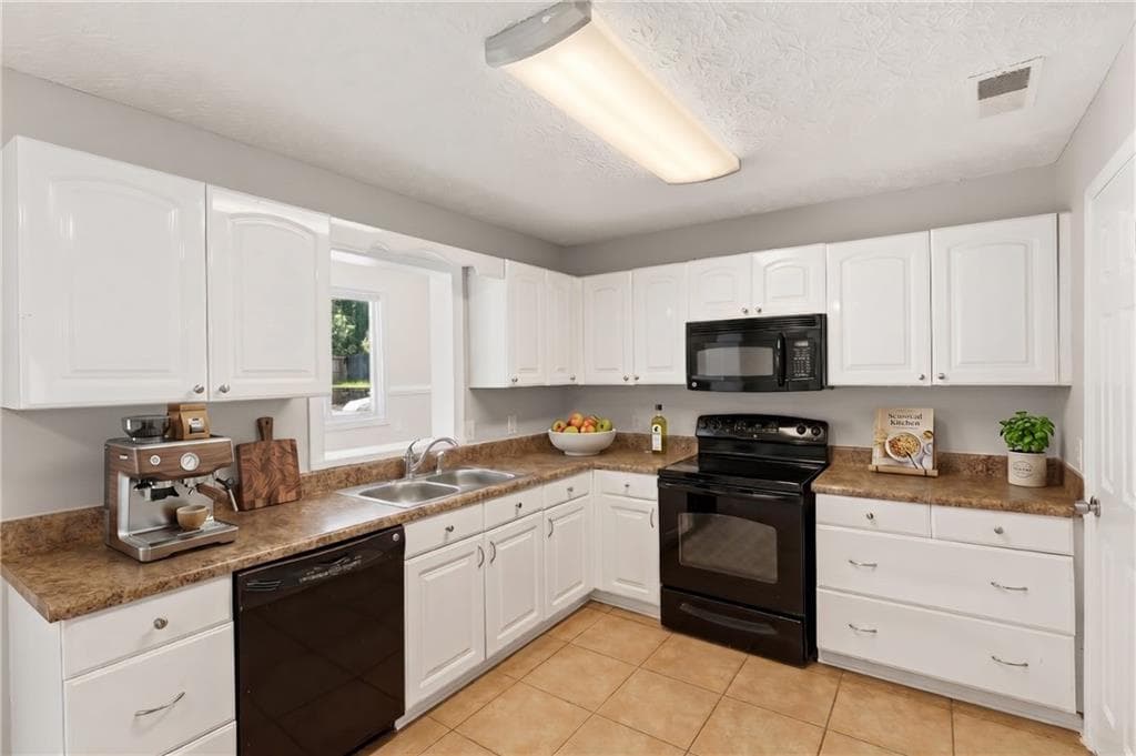 4 bedroom, 2 bathroom, 2,100 sq ft single family residence for sale at 3733 Memorial Parkway, Kennesaw, GA 30152 — photo 5