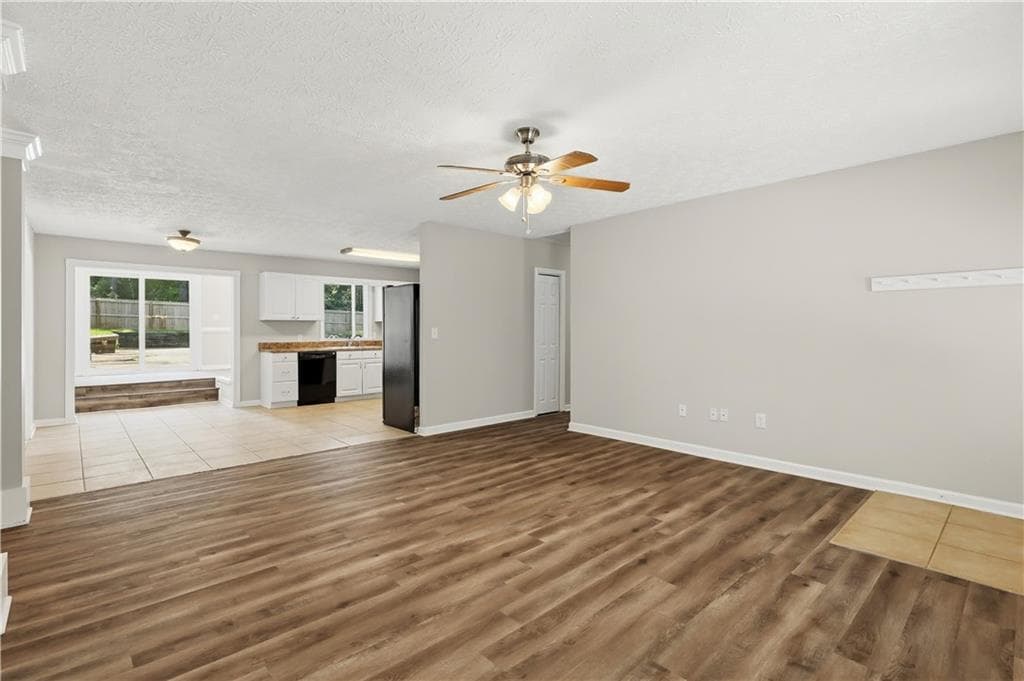 4 bedroom, 2 bathroom, 2,100 sq ft single family residence for sale at 3733 Memorial Parkway, Kennesaw, GA 30152 — photo 10