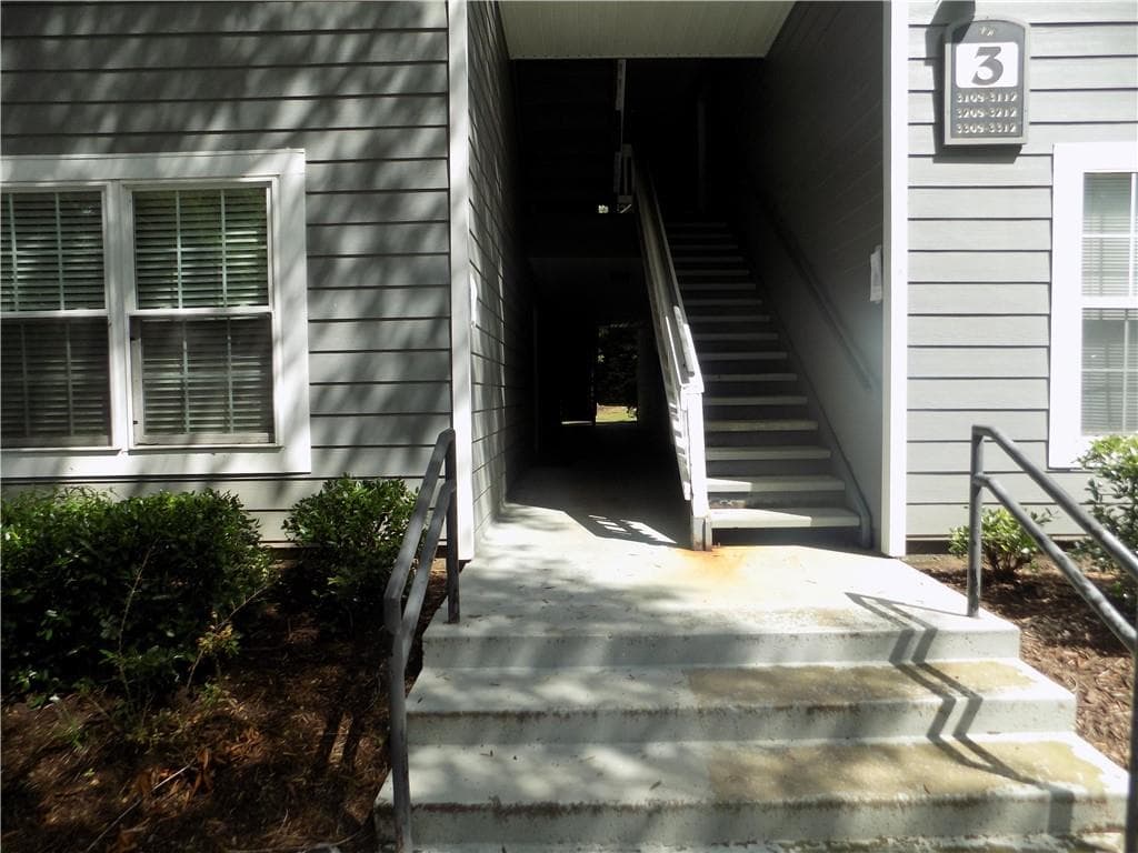 2 bedroom, 2 bathroom, 1,083 sq ft condominium for sale at 3110 Santa Fe Parkway, Sandy Springs, GA 30350 — photo 3