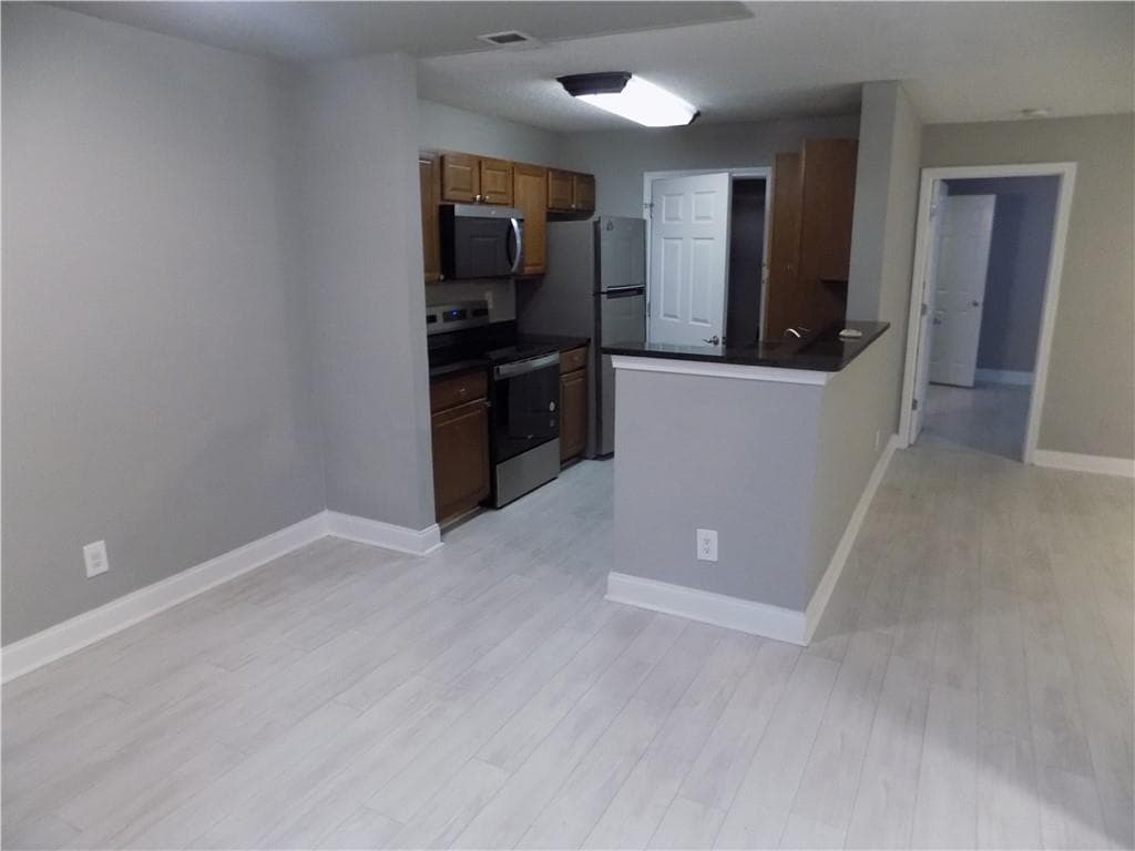 2 bedroom, 2 bathroom, 1,083 sq ft condominium for sale at 3110 Santa Fe Parkway, Sandy Springs, GA 30350 — photo 5