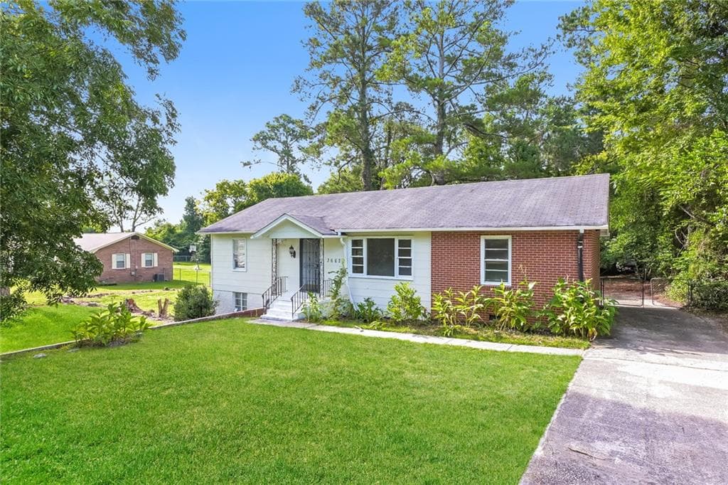 3 bedroom, 2 bathroom, 1,715 sq ft single family residence for sale at 3662 Brownley Drive, Macon, GA 31206 — photo 2