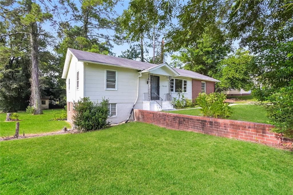 3 bedroom, 2 bathroom, 1,715 sq ft single family residence for sale at 3662 Brownley Drive, Macon, GA 31206 — photo 3