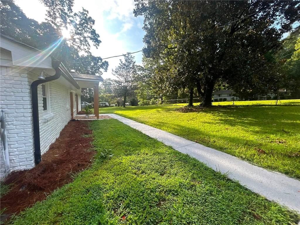 5 bedroom, 2 bathroom, 2,050 sq ft single family residence under contract at 1018 Oakton Drive, Marietta, GA 30060 — photo 4
