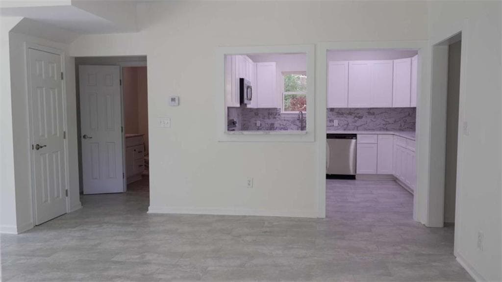5 bedroom, 3 bathroom, 2,188 sq ft single family residence for sale at 378 Rue Cezzan, Lavonia, GA 30553 — photo 2