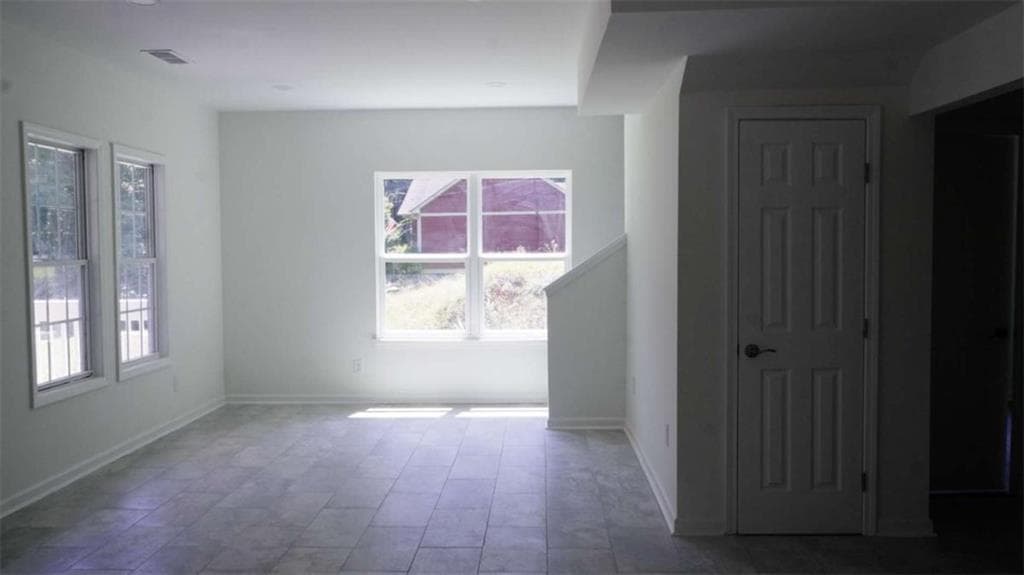 5 bedroom, 3 bathroom, 2,188 sq ft single family residence for sale at 378 Rue Cezzan, Lavonia, GA 30553 — photo 4