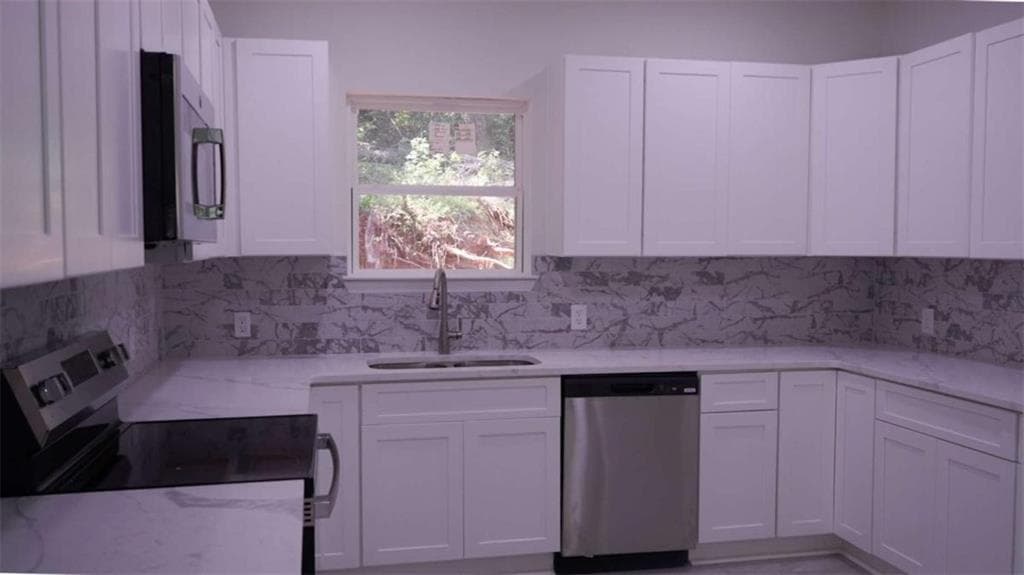 5 bedroom, 3 bathroom, 2,188 sq ft single family residence for sale at 378 Rue Cezzan, Lavonia, GA 30553 — photo 5