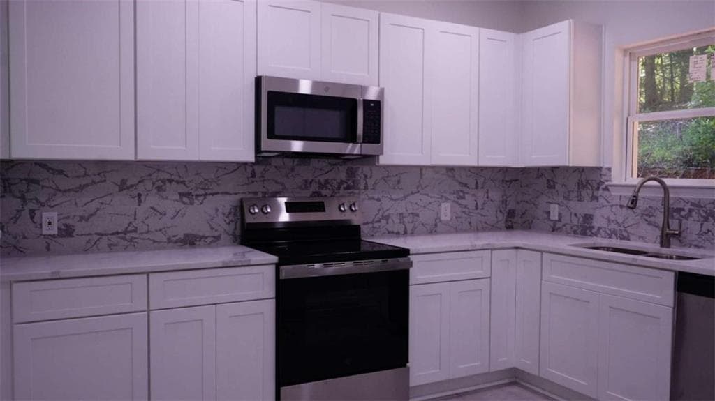 5 bedroom, 3 bathroom, 2,188 sq ft single family residence for sale at 378 Rue Cezzan, Lavonia, GA 30553 — photo 6