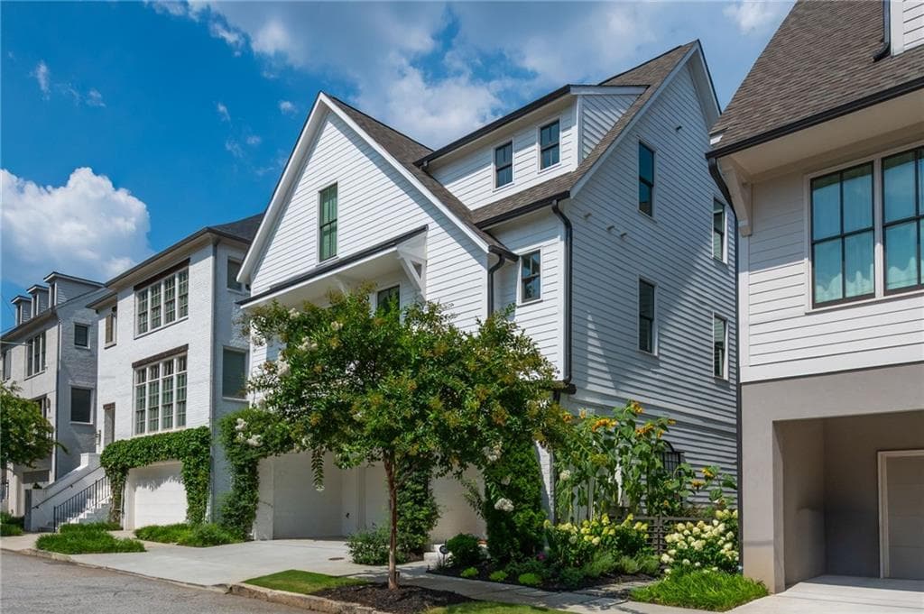 4 bedroom, 5 bathroom, 3,036 sq ft single family residence under contract at 4021 Haverhill Drive, Atlanta, GA 30342 — photo 2