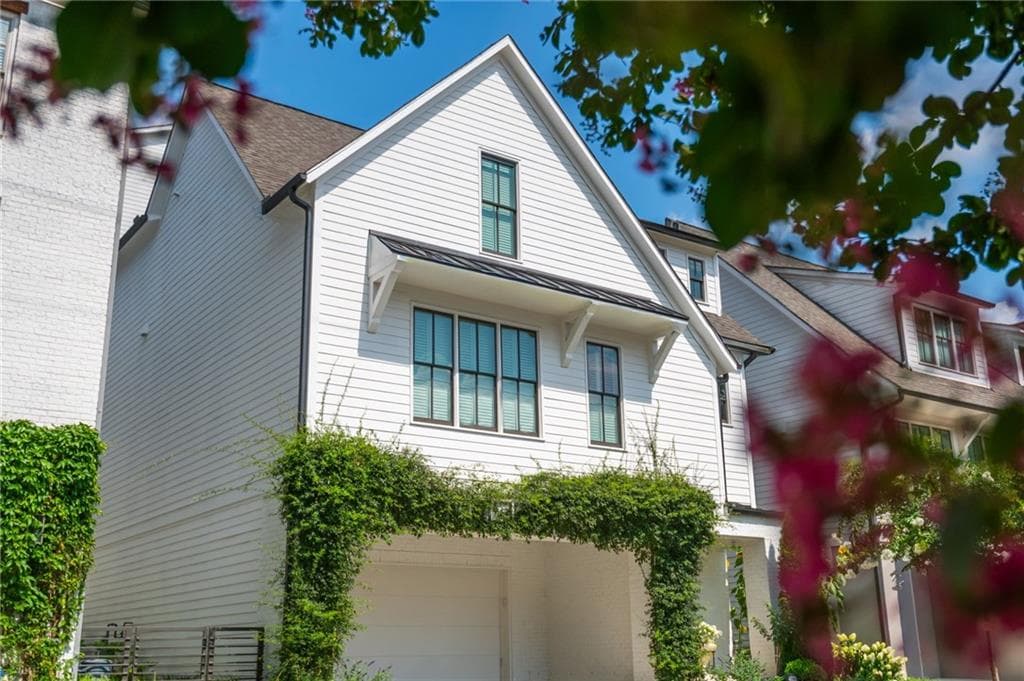 4 bedroom, 5 bathroom, 3,036 sq ft single family residence under contract at 4021 Haverhill Drive, Atlanta, GA 30342 — photo 3