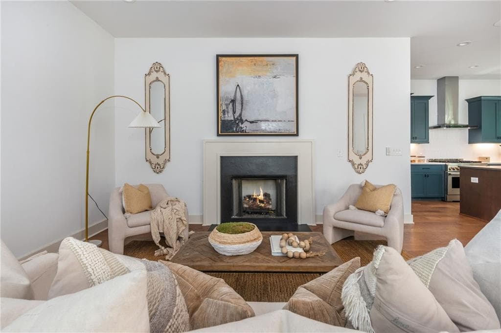 4 bedroom, 5 bathroom, 3,036 sq ft single family residence under contract at 4021 Haverhill Drive, Atlanta, GA 30342 — photo 8