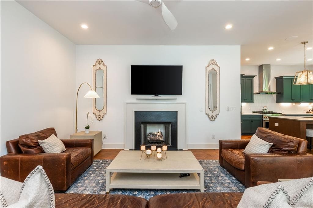 4 bedroom, 5 bathroom, 3,036 sq ft single family residence under contract at 4021 Haverhill Drive, Atlanta, GA 30342 — photo 9