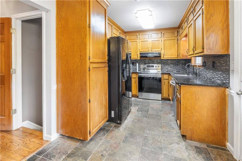 4 bedroom, 4 bathroom, 2,119 sq ft single family residence for sale at 132 Bleeker Street, Lawrenceville, GA 30044 — photo 9